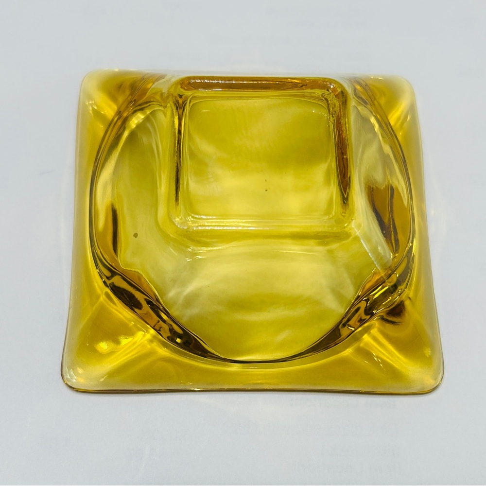 Vintage ashtray, MCM, amber color. Measures approximately 4” by 4”. - Picture 2 of 3